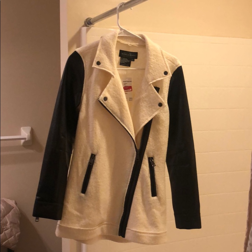 Wool-like jacket with leather sleeves
